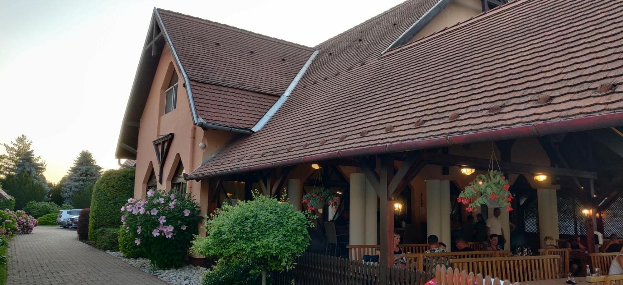 Korona Panzio Bed and Breakfast Balatonberény Buitenkant foto