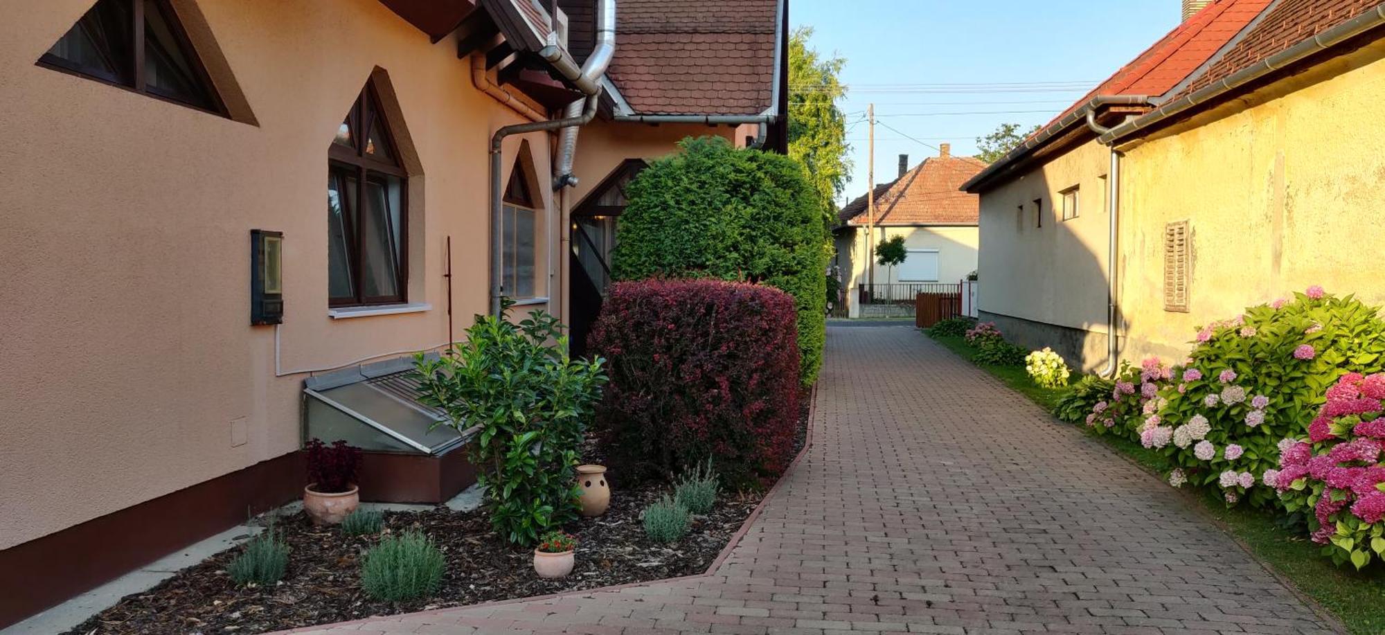 Korona Panzio Bed and Breakfast Balatonberény Buitenkant foto
