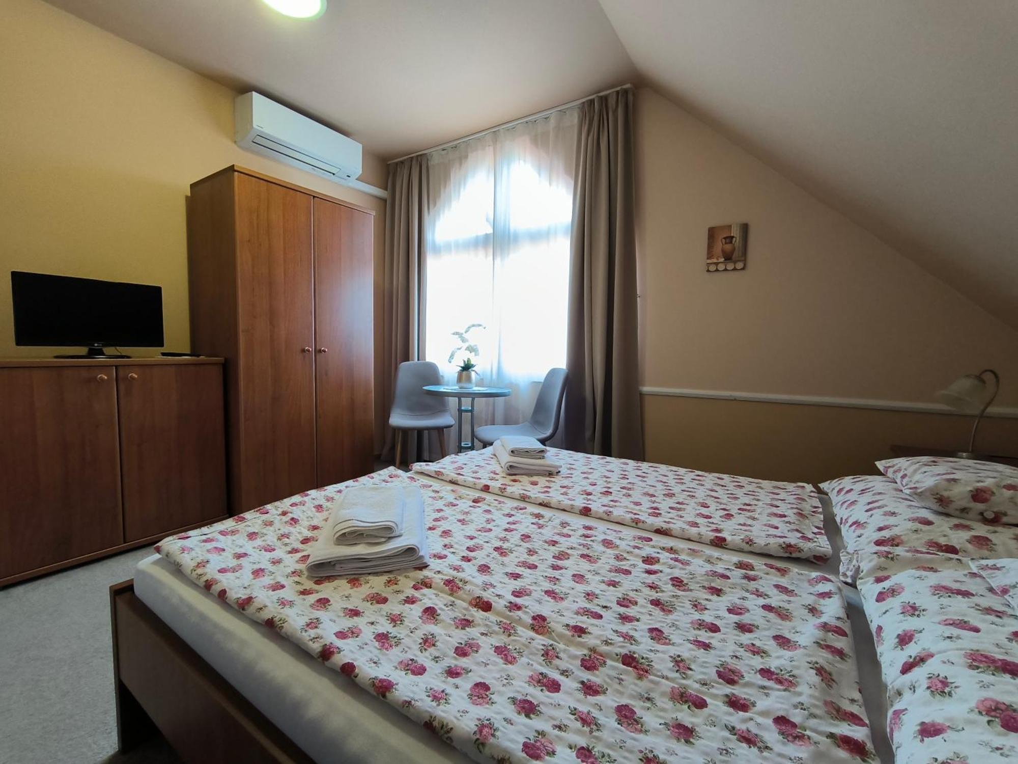 Korona Panzio Bed and Breakfast Balatonberény Buitenkant foto